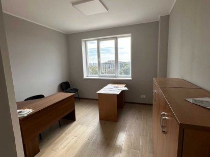 Оренда офісу 10-ий поверх, 170 м.кв., вид на на набережну Ужгород