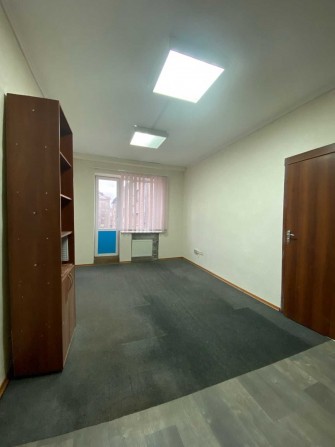 В Центре на 1-м эт. с кондиционером 17м². - фото 1