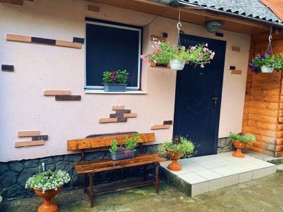 Оренда подобово будиночка біля басейну спортбаза «Закарпаття» Берегово