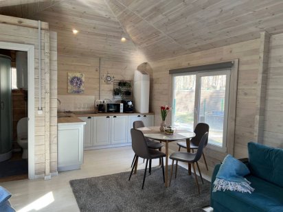 Будинок з басейном, чанами в лісі Обухов