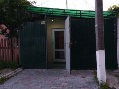 2х кімнатний приватний будинок. Зупинка кінотеатр мир. Можливо погодин