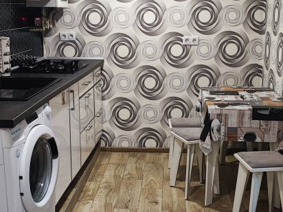 В центрі, в пішій доступності ж/д вокзал, вул. Дерибасовська і... т. і Одесса