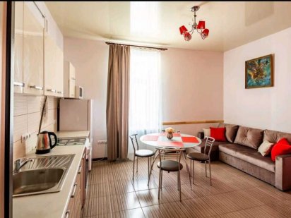 Центр міста, 1хв до Оперного театру. 6+сп. Місць.вул.Котлярська 1 .. Львів