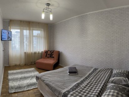 Подобово 1к квартира, м. Мінська 1-2 хвилини Киев