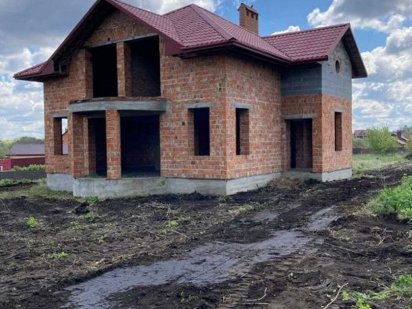 Загородный дом возле водоема