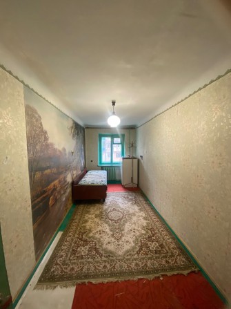 Продам 3-х комнатную квартиру под ремонт на Гагарина на 2 этаже из 5 - фото 1
