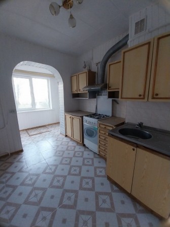 Цена снижена!2-х комнатную квартиру,больш балкон,подвал в Черноморске - фото 1