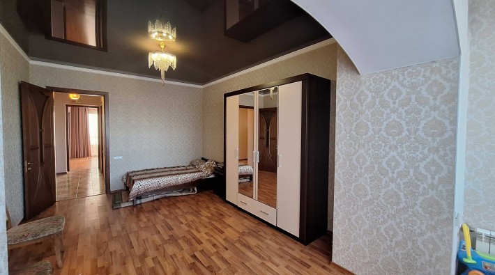 Квартира (90кв.м) в новострое г. Черноморск по выгодной цене. - фото 1