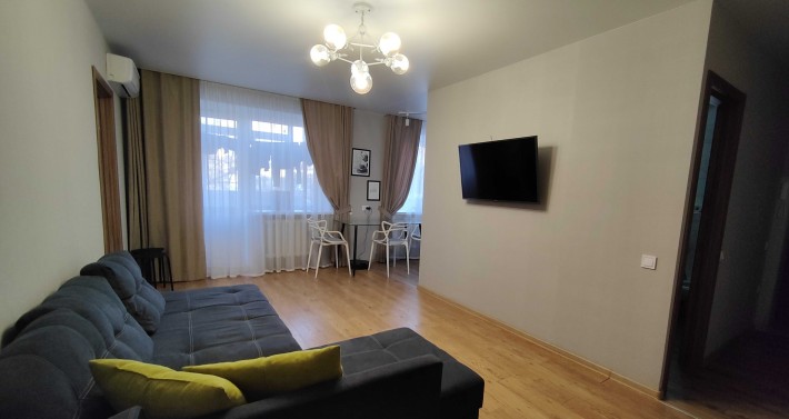 Продам 2-кімнантну квартиру з меблями та ремонтом, в Центрі Кременчука - фото 1