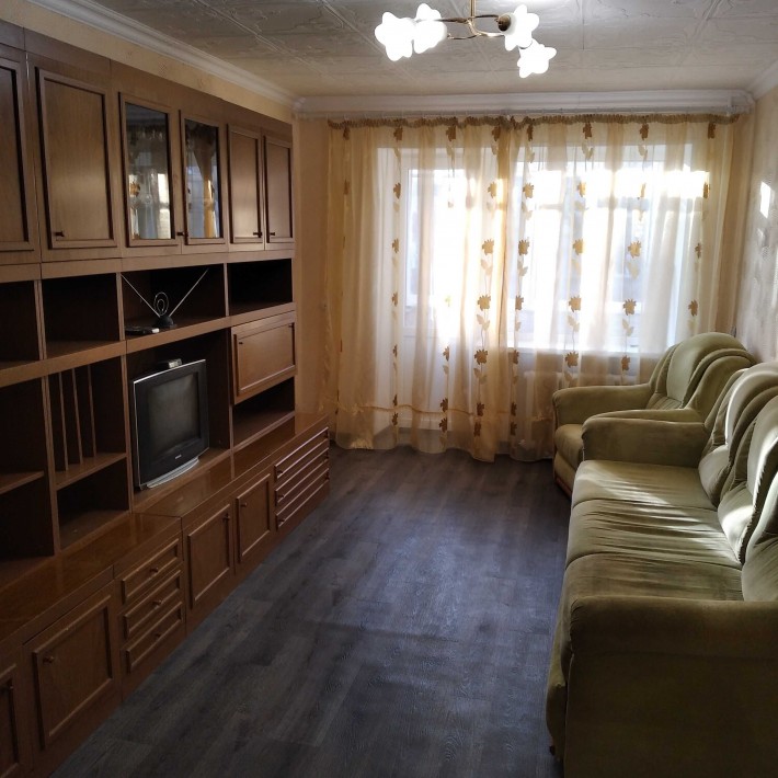 Продам мебліровану 2-х комнатну  по вул. Володимира Бизова - фото 1