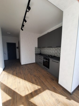 Продаж нова квартира з ремонтом і просторою кухнею - фото 1