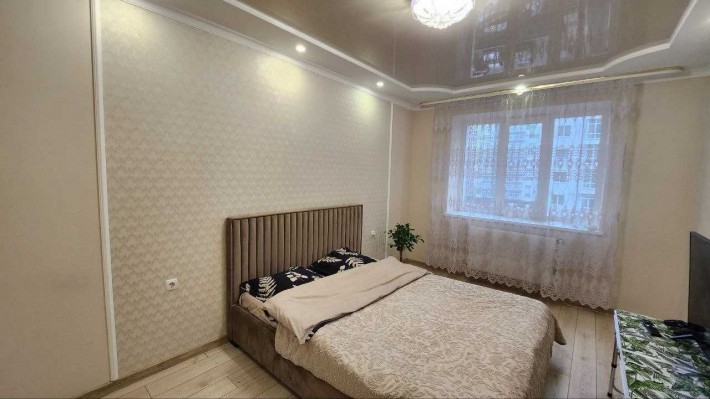 Продам 2 кімнатну  В Новобудові Центр Міста з Ремонтом та меблями - фото 1