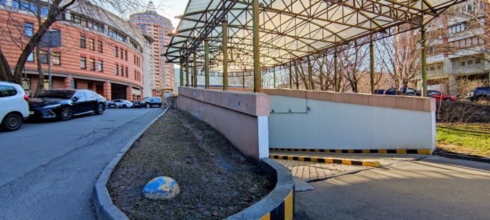 Продажа семейного паркинга бульвар Леси Украинки 23, Метро Печерская - фото 1