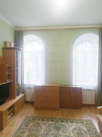 Продам свою двокімнатну квартиру з меблями - фото 1