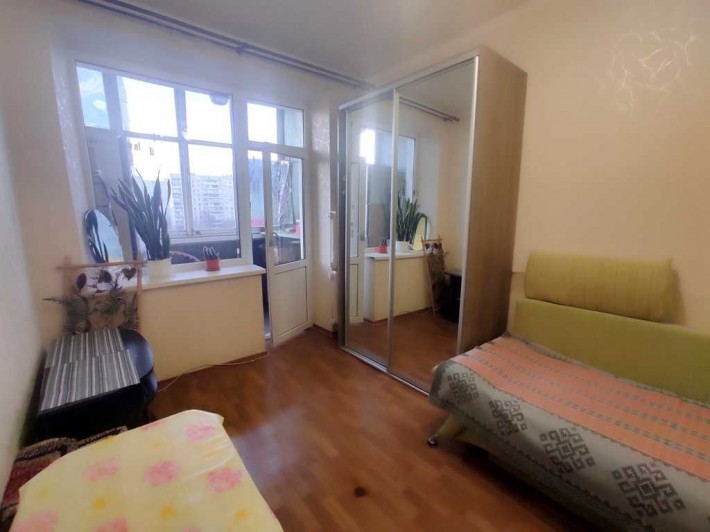 Продам комнату с балконом метро Масельского - фото 1