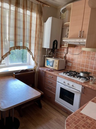 Продам 2-х комнатную квартиру в городе Луганск квартал 50-лет Октября - фото 1