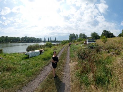 Продається ділянка землі на 8й школі біля води