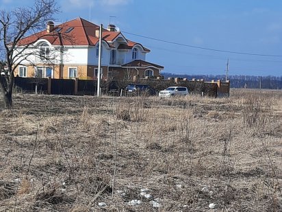 Приватизована ділянка,під забудову.