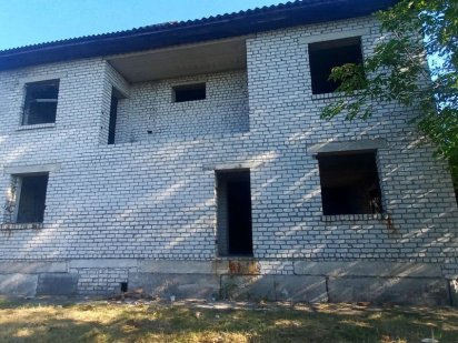 Продам приватизовану земельну ділянку з 2-х поверховим будинком. Кам'янське