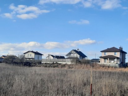 Продам  10 соток в місті Гостомель на межі з містом Буча Гостомель