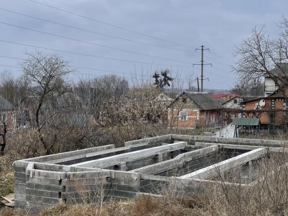 Продається земельна ділянка 19 сотих .