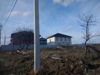 18 соток землі. Перспективно під будівництво 1, 2 або 4 будинків. Гостомель