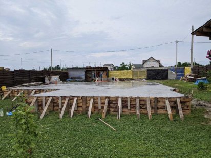 Ділянка з фундаментом  8 соток Гостомель. Гостомель