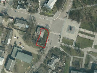 Продається земля і 1/2 будинку у м.Малин Малин