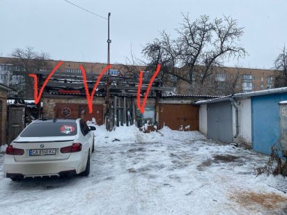 Земельная дилянка 2 сотки +3 гаража(без продажи отдельно!) Умань