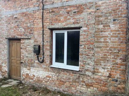 Приміщення із земельною ділянкою Шепетівка