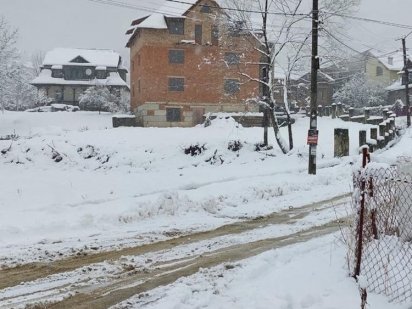 Продам в ЦЕНТРІ м. Яремче земельну ділянку з новобудовою Яремче