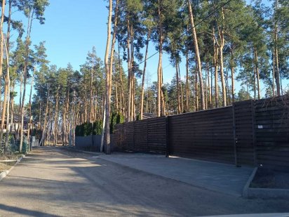 Ділянка з соснами,  широкий фасад, гарна та тиха вулиця!