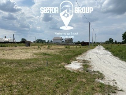 Фасад 40 метрів, ділиться на дві ділянки Бориспіль