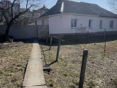 Продам земельну ділянку з будинком вул. Киівська Бровари