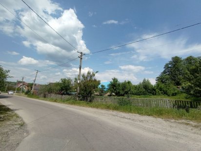 Ділянка з газом, водою, каналізацією, поруч озеро