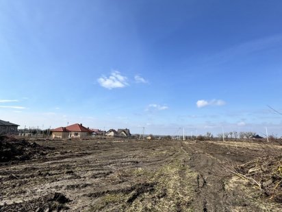 Продам земельну ділянку Щасливе Ровно