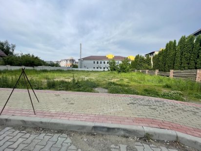 Продам земельный участок под комерцию