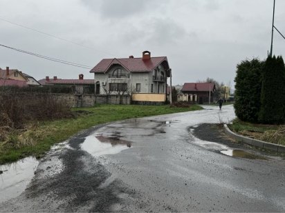 Продаж кутовоі земельноі ділянки під Будівництво Ужгород