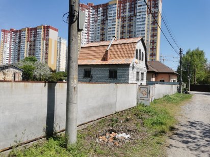 Участок 8,5 соток. 900 метров до метро Осокорки (Славутич) Садовая 53. Киев