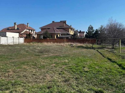 Продам участок в Совиньоне-2 с проплаченными  коммуникациями. Одесса