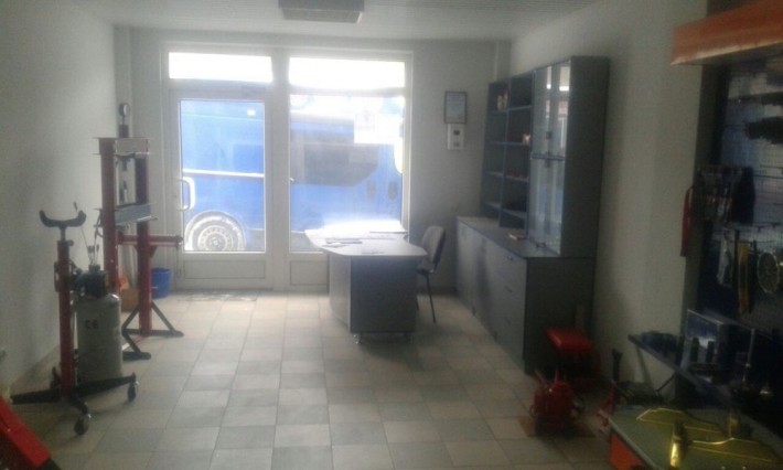 Діючий магазин-офіс в Чернівцях - фото 1