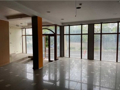 Продаж торгових приміщень 245 м2 в м.Ужгород    250000$ Ужгород