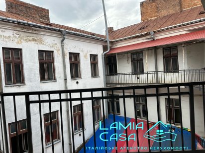 Ціла будівля 2000кв.м (15 квартир та комерційні обʼєкти) Соборна площа Черновцы