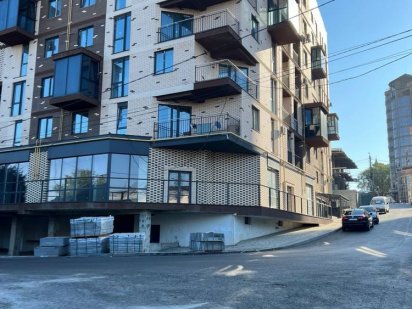 ФАСАДНЕ приміщення в новобудові, ЩЕРБАНЮКА-Г.МАЙДАНУ Черновцы