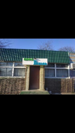 Продам отдельно стоящее здание кафе Лебедь возле Зоопарка г Мена - фото 1
