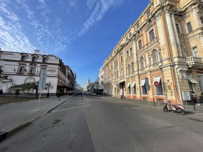 Продам фасадное помещение в центре города. Ланжероновская , Оперный 