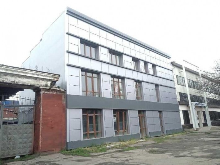 Продажа фасадного здания на ул. Черноморского казачества. код 154927 - фото 1