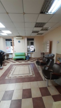 Діючий салон перукарня 75 кв.м вул. Чарівна, 143 - фото 1
