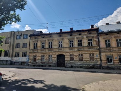 Окремий будинок під медичний центр Львов