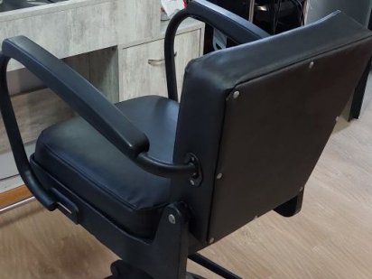 Надам  в оренду робоче місце перукаря Смела